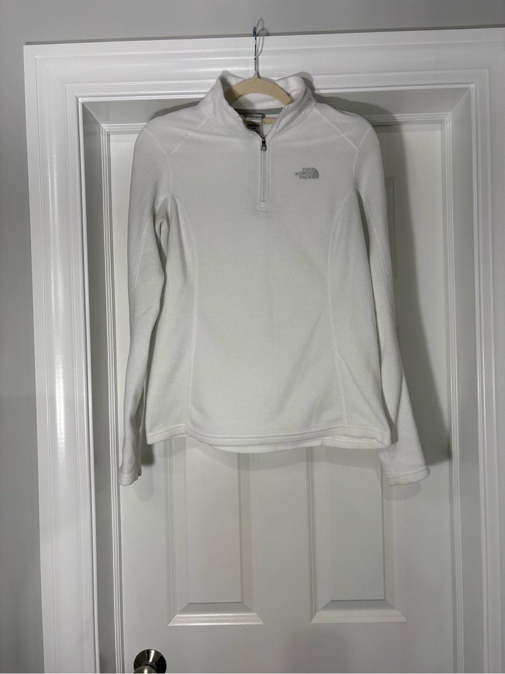 The North Face Women's White Half-Zip Fleece Pullover
